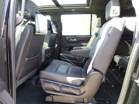 Used 2023 Chevrolet Suburban Z71 image 17