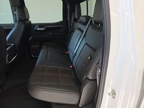 Used 2022 Chevrolet Silverado 1500 High Country w/ Technology Package image 25