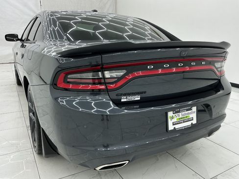 Used 2019 Dodge Charger SXT w/ Blacktop Package RWD image 9