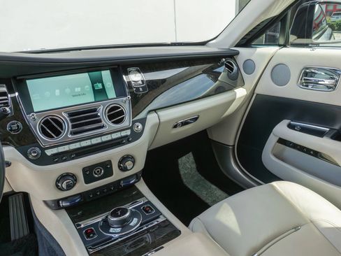 Used 2016 Rolls-Royce Wraith RWD image 70