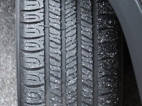 Used 2018 Jeep Compass Limited w/ Navigation Group image 13