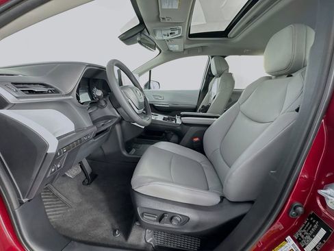 New 2026 Toyota Sienna XLE image 14