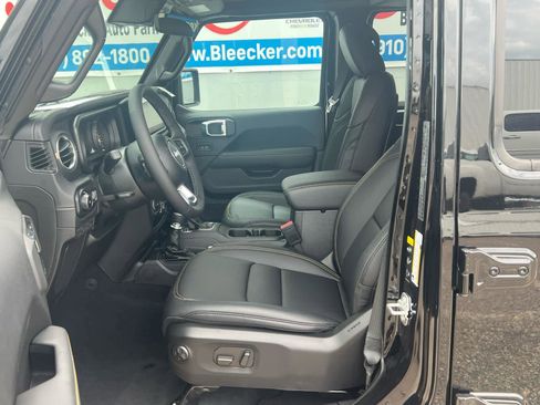 New 2025 Jeep Wrangler Sahara image 22