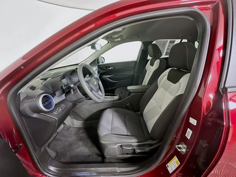 Used 2025 Chevrolet Trax LS image 13