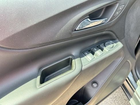 Used 2020 Chevrolet Equinox LT FWD image 26