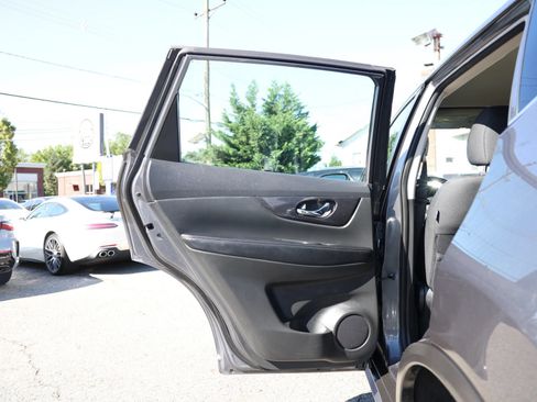 Used 2018 Nissan Rogue S AWD/4WD image 16