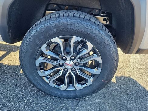 New 2026 GMC Canyon Denali image 8