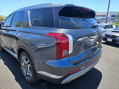 Used 2024 Hyundai Palisade Limited FWD image 8