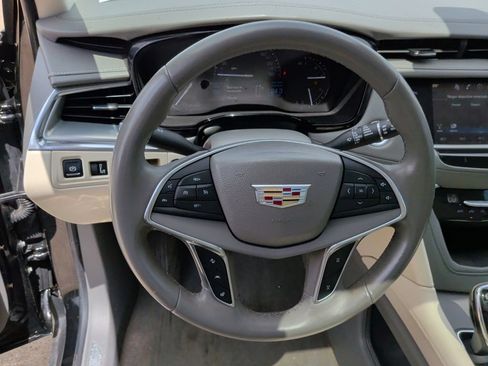 Used 2017 Cadillac XT5 Luxury w/ Driver Awareness Package FWD image 16