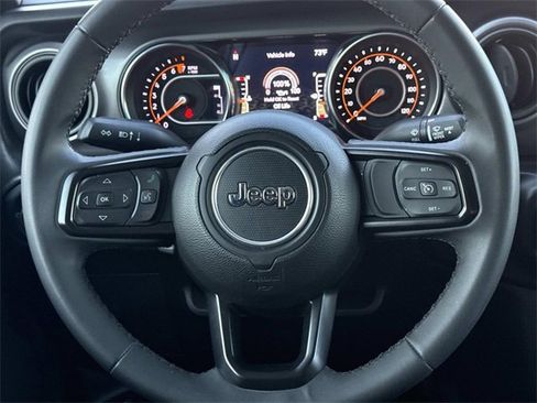 Used 2023 Jeep Gladiator Willys image 13