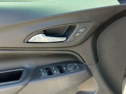 Used 2020 Chevrolet Equinox LT image 17