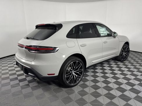 Certified 2025 Porsche Macan image 9