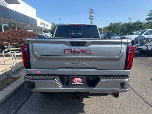 New 2026 GMC Sierra 2500 Denali w/ Denali Reserve Package AWD/4WD image 9