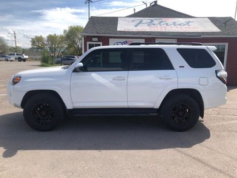 Used 2018 Toyota 4Runner SR5 image 2