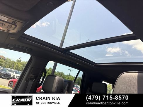 Used 2021 GMC Yukon Denali w/ Denali Premium Package AWD/4WD image 4
