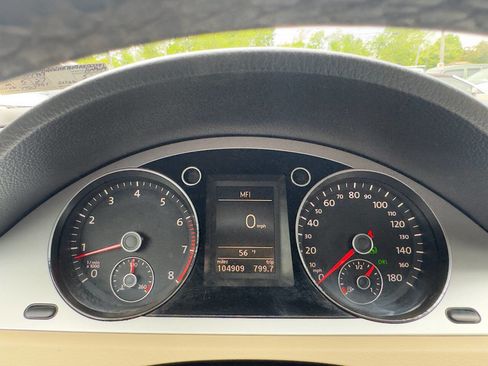 Used 2010 Volkswagen CC Sport FWD image 14