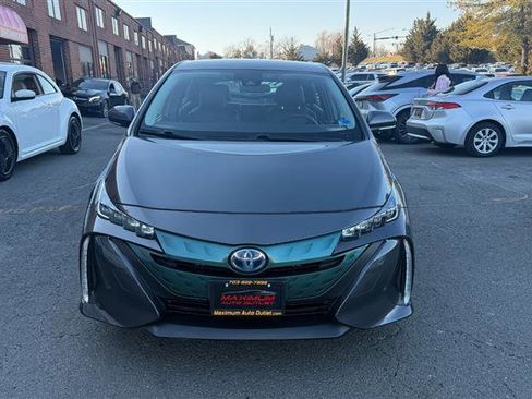 Used 2017 Toyota Prius Prime Premium image 2
