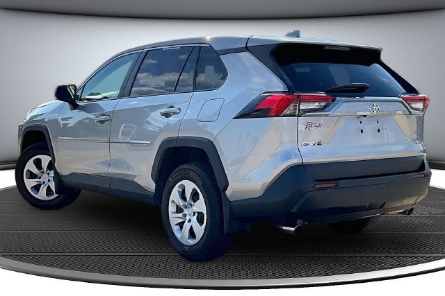 Used 2025 Toyota RAV4 LE AWD/4WD image 4