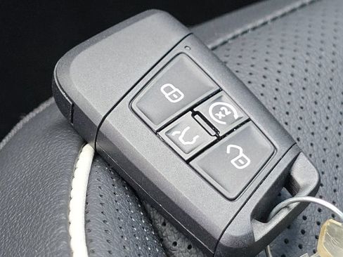 Used 2024 Volkswagen Tiguan SEL R-Line AWD/4WD image 43