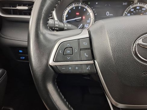 Used 2022 Toyota Highlander XLE image 17