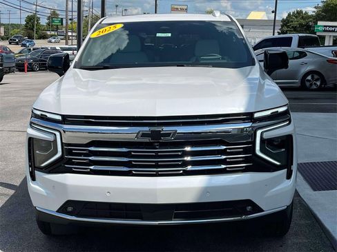 Used 2025 Chevrolet Suburban Premier image 8