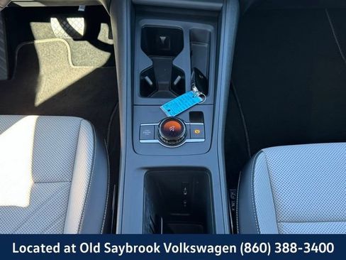Used 2025 Volkswagen Tiguan SE AWD/4WD image 17