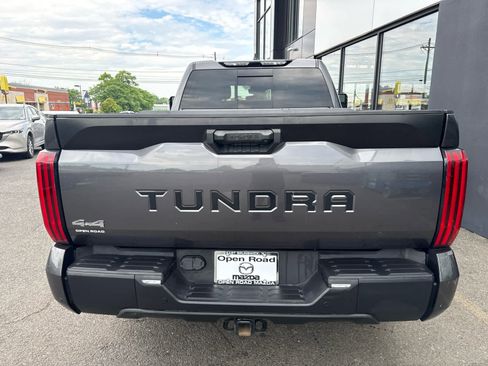 Used 2022 Toyota Tundra SR5 w/ SR5 Convenience Package AWD/4WD image 5