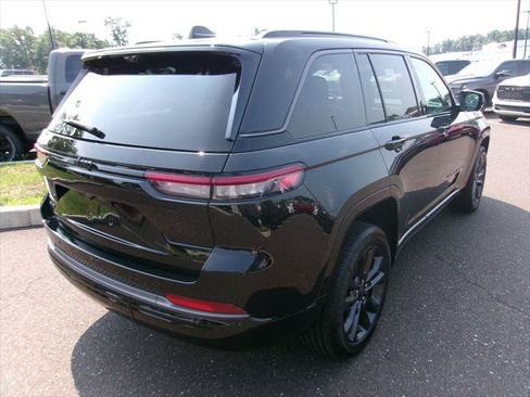 Used 2026 Jeep Grand Cherokee Limited AWD/4WD image 3