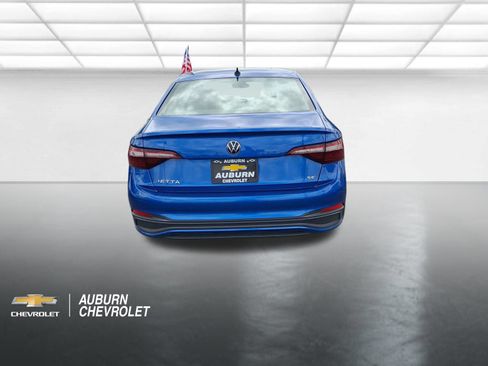 Used 2024 Volkswagen Jetta SE FWD image 4