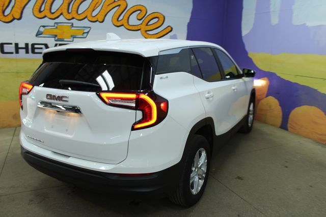 Used 2024 GMC Terrain SLE w/ LPO, Floor Liner Package FWD image 8