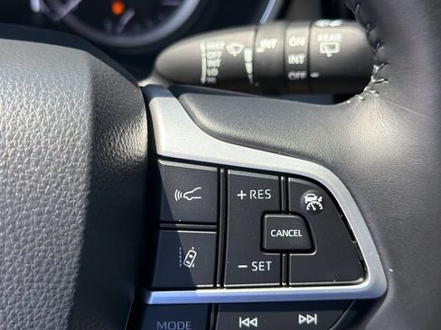 Used 2025 Toyota Highlander XLE AWD/4WD image 30