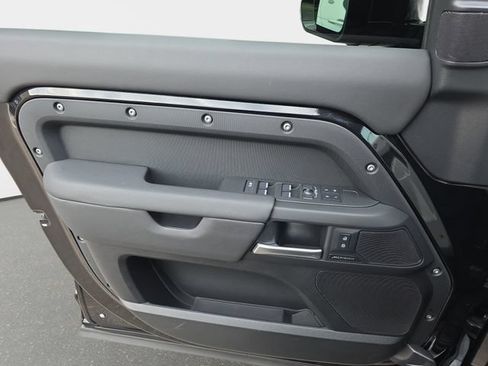 Certified 2025 Land Rover Defender 110 S AWD/4WD image 28