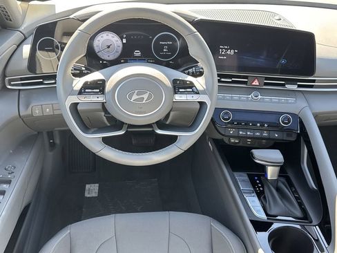 New 2025 Hyundai Elantra SEL image 23