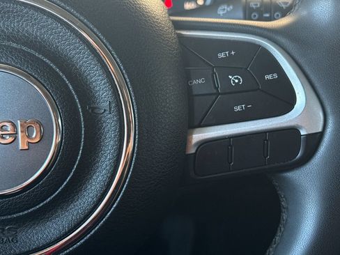 Used 2018 Jeep Renegade Latitude w/ Safety & Security Group FWD image 25