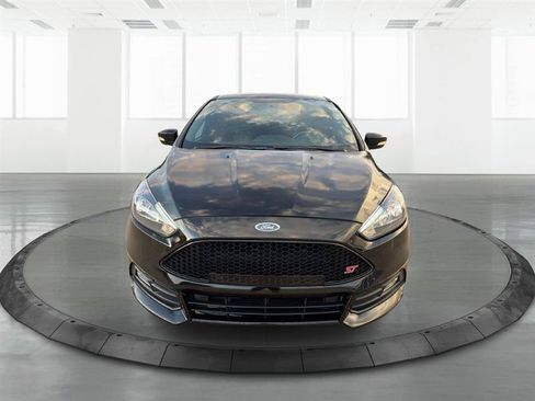Used 2018 Ford Focus ST FWD image 5