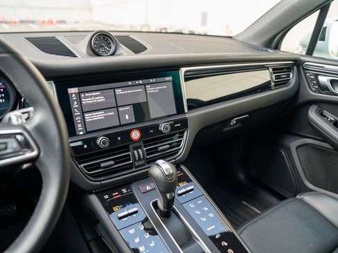 Used 2025 Porsche Macan image 15