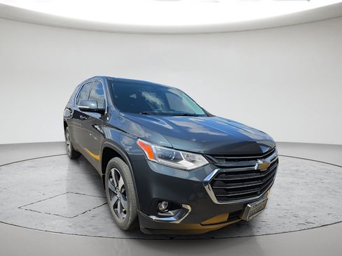 Used 2020 Chevrolet Traverse LT w/ LT Premium Package AWD/4WD image 1