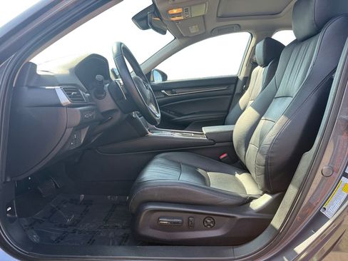 Used 2019 Honda Accord Touring image 11