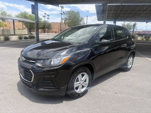 Used 2019 Chevrolet Trax LS w/ LPO, Cargo Package FWD image 3