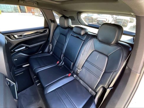 Used 2021 Porsche Cayenne image 28