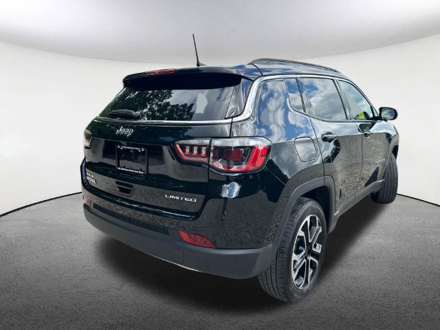Used 2023 Jeep Compass Limited w/ Sun and Sound Group AWD/4WD image 17