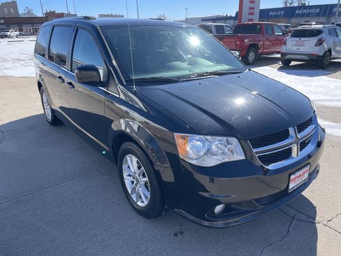 Used 2018 Dodge Grand Caravan SXT image 6