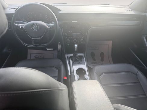 Used 2021 Volkswagen Passat 2.0T R-Line image 10