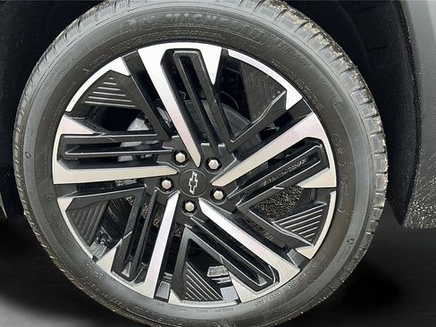 New 2026 Chevrolet Equinox RS w/ Convenience Package III FWD image 23