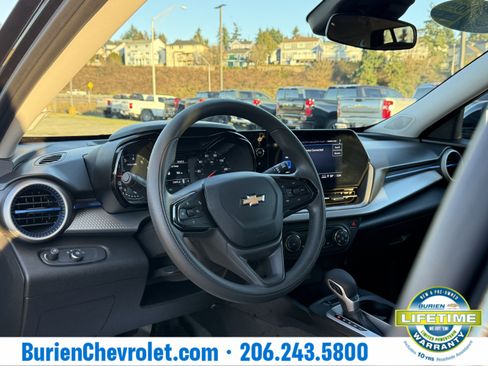 Used 2025 Chevrolet Trax LS w/ LS Convenience Package image 12