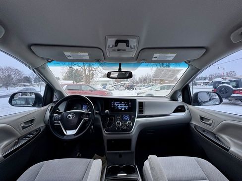 Used 2015 Toyota Sienna LE image 13