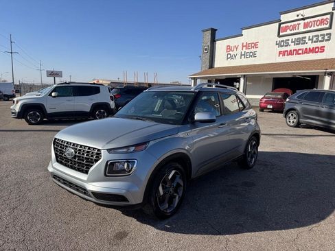 Used 2023 Hyundai Venue SEL image 1