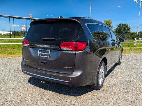 Used 2020 Chrysler Pacifica Limited FWD image 5