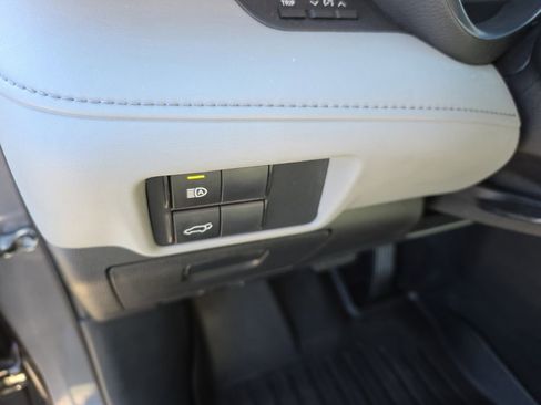 Used 2021 Toyota Highlander XLE image 23