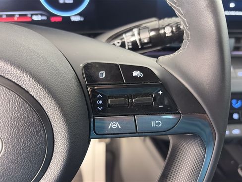 Certified 2025 Hyundai Elantra SEL FWD image 33